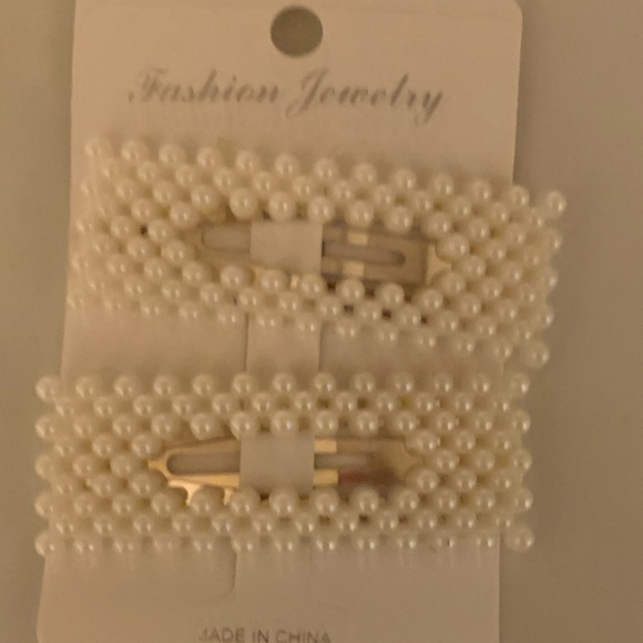 Hair clips - Picture 1 of 1